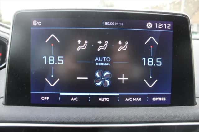 Peugeot 3008 (2021) thumbnail 10