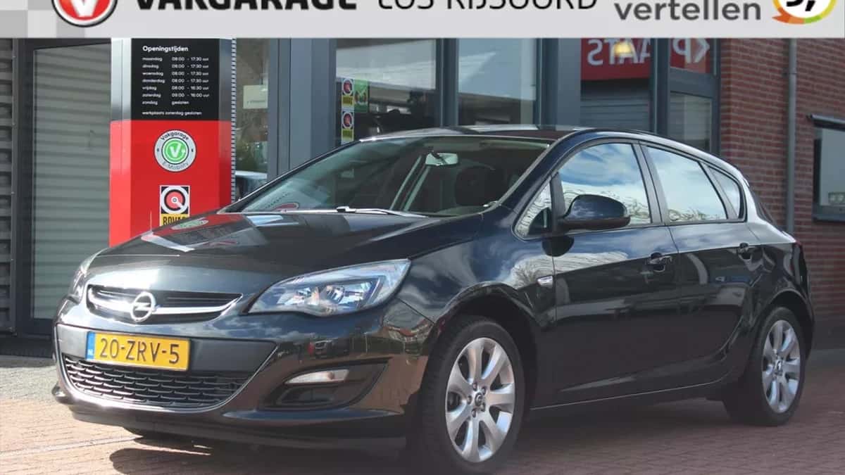 Opel Astra (2013) — foto 1