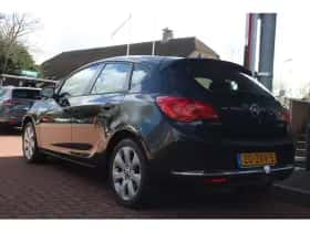 Opel Astra (2013) thumbnail 3