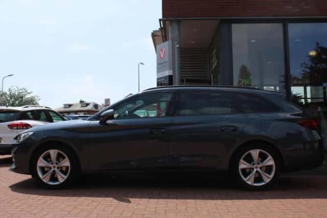 SEAT Leon (2022) thumbnail 2
