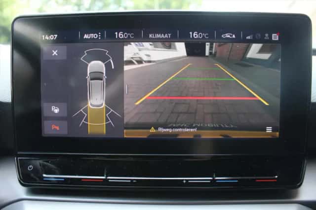 SEAT Leon (2022) thumbnail 12