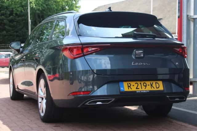 SEAT Leon (2022) thumbnail 3