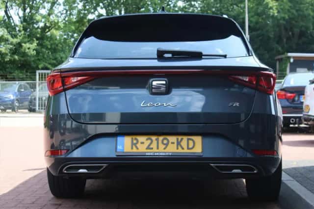 SEAT Leon (2022) thumbnail 4
