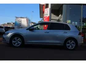 Volkswagen Golf (2022) thumbnail 2