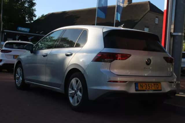 Volkswagen Golf (2022) thumbnail 3