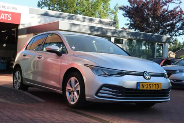 Volkswagen Golf (2022) thumbnail 6