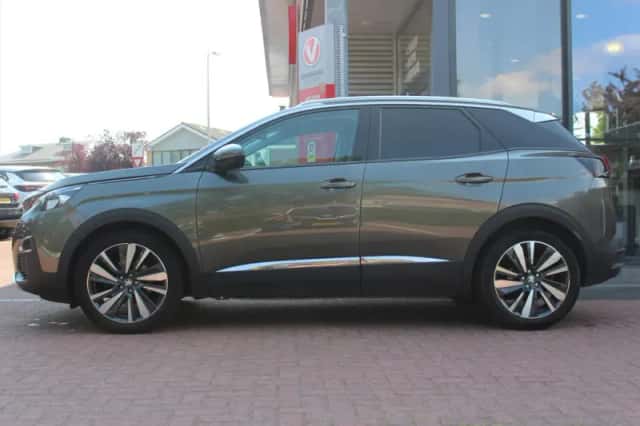 Peugeot 3008 (2018) thumbnail 2