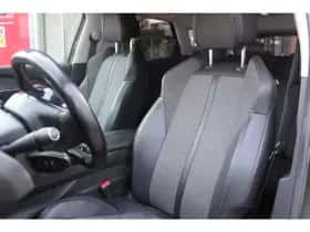 Peugeot 3008 (2018) thumbnail 13