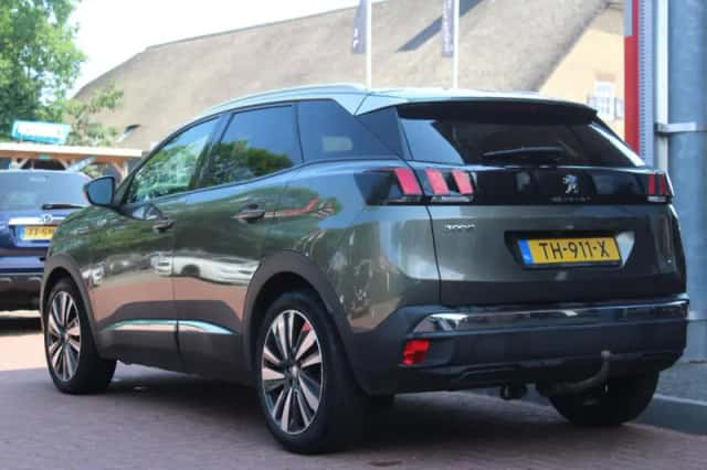 Peugeot 3008 (2018) thumbnail 3