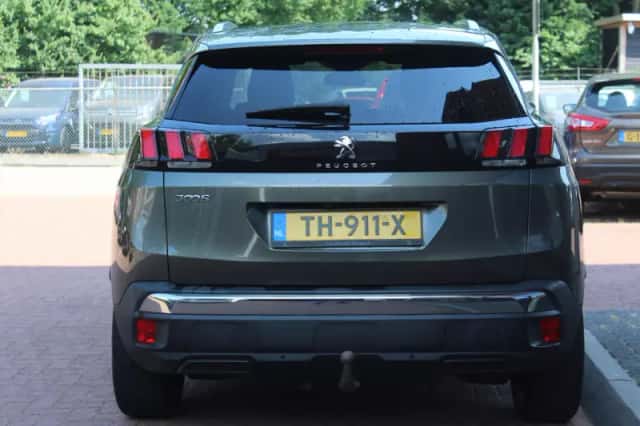Peugeot 3008 (2018) thumbnail 4