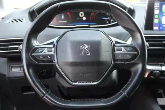Peugeot 3008 (2018) thumbnail 8