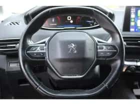 Peugeot 3008 (2018) thumbnail 8