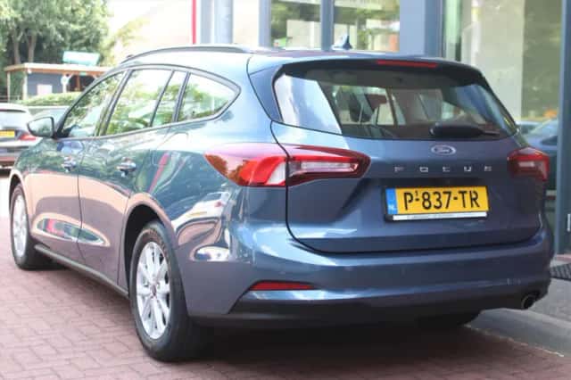 Ford Focus (2022) thumbnail 3