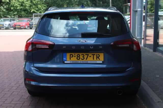Ford Focus (2022) thumbnail 4