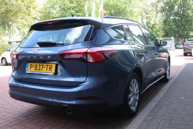 Ford Focus (2022) thumbnail 5