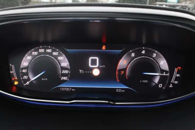 Peugeot 3008 (2021) thumbnail 11