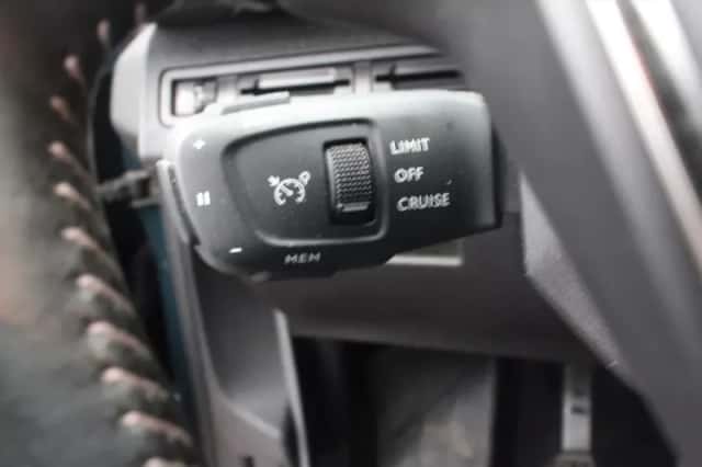 Peugeot 3008 (2021) thumbnail 12