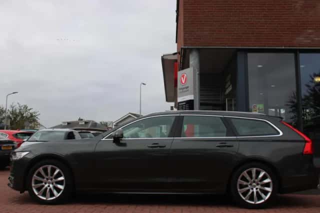 Volvo V90 (2019) thumbnail 2