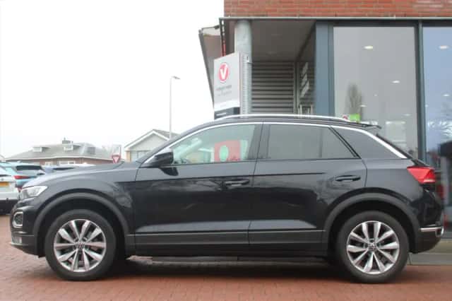 Volkswagen T-Roc (2022) thumbnail 2