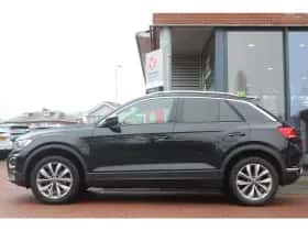 Volkswagen T-Roc (2022) thumbnail 2