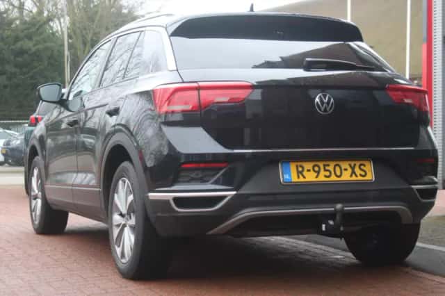 Volkswagen T-Roc (2022) thumbnail 3
