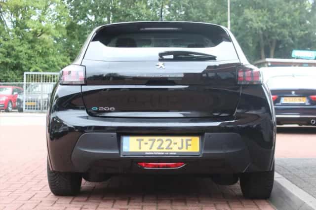 Peugeot e-208 (2023) thumbnail 5
