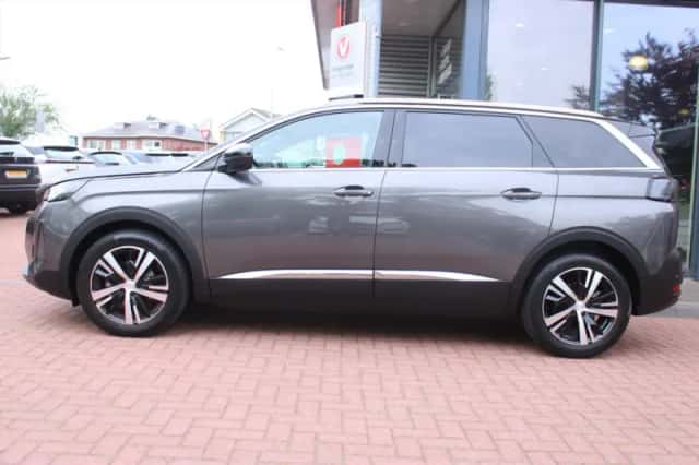 Peugeot 5008 (2022) thumbnail 2