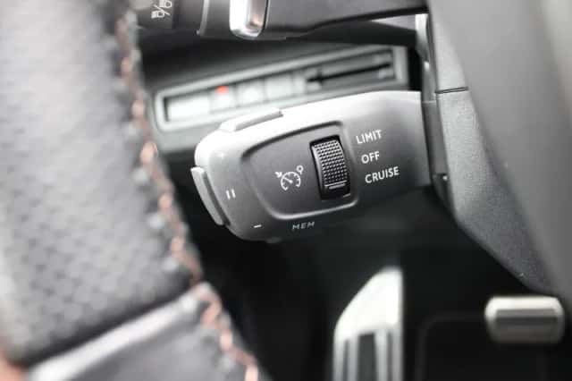 Peugeot 5008 (2022) thumbnail 13