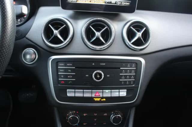 Mercedes-Benz CLA-Klasse (2018) thumbnail 11