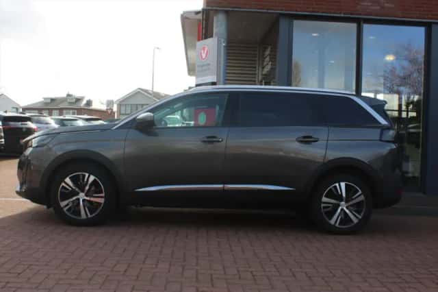 Peugeot 5008 (2021) thumbnail 2
