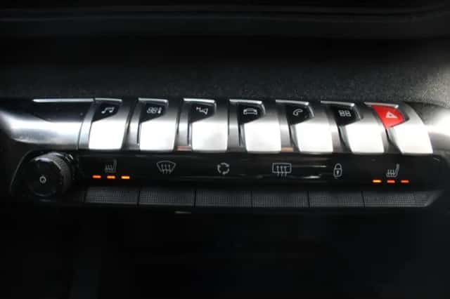 Peugeot 5008 (2021) thumbnail 11