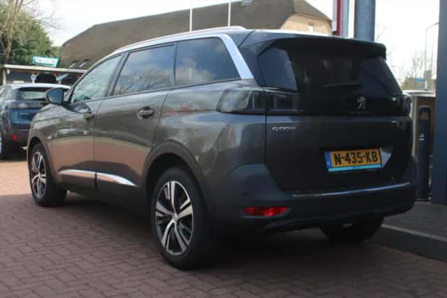 Peugeot 5008 (2021) thumbnail 3