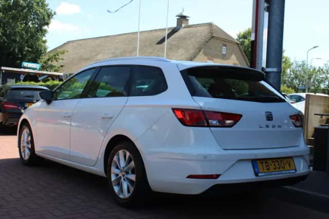 SEAT Leon (2018) thumbnail 3
