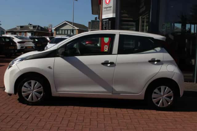 Toyota Aygo (2020) thumbnail 2