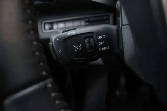 Peugeot 3008 (2022) thumbnail 13