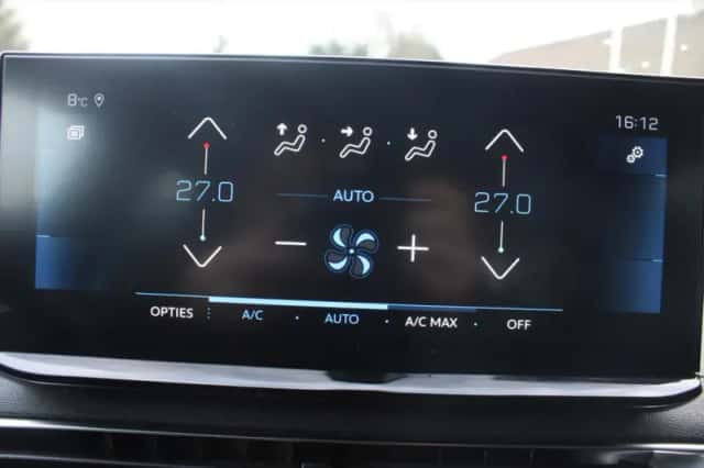 Peugeot 3008 (2022) thumbnail 10