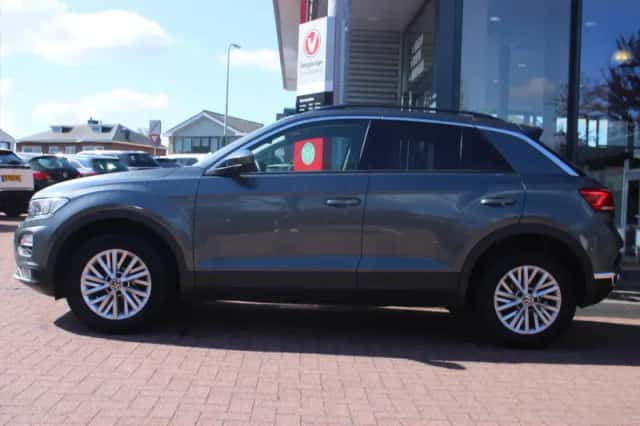 Volkswagen T-Roc (2021) thumbnail 2