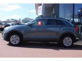 Volkswagen T-Roc (2021) thumbnail 2