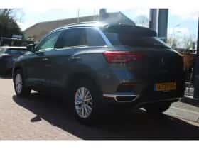 Volkswagen T-Roc (2021) thumbnail 3