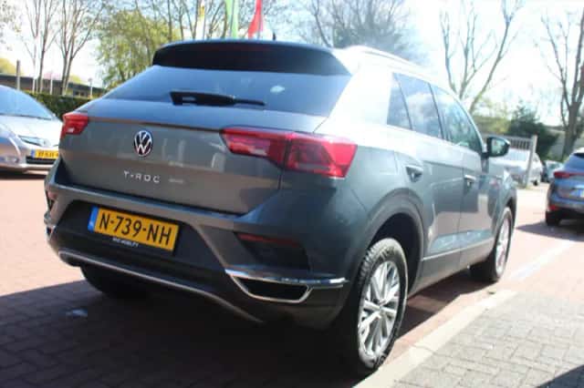 Volkswagen T-Roc (2021) thumbnail 5
