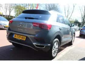 Volkswagen T-Roc (2021) thumbnail 5