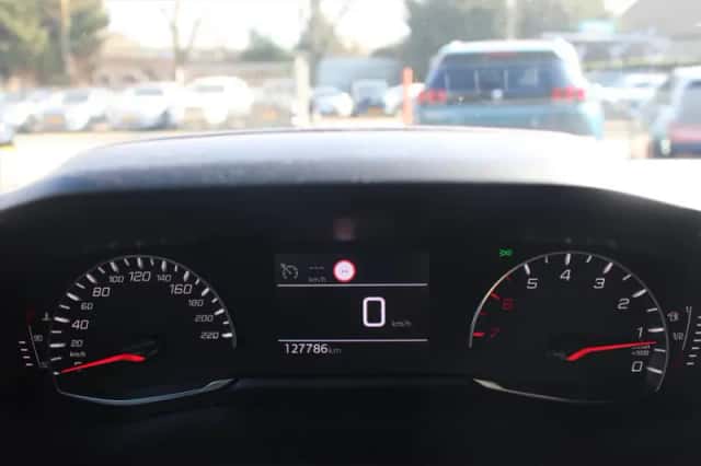 Peugeot 2008 (2023) thumbnail 11