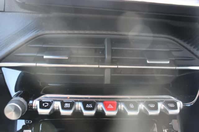 Peugeot 2008 (2023) thumbnail 10
