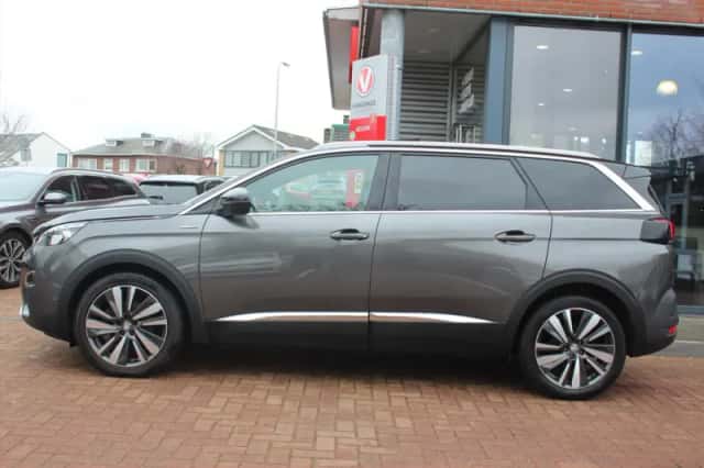 Peugeot 5008 (2017) thumbnail 2