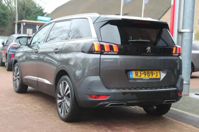 Peugeot 5008 (2017) thumbnail 3