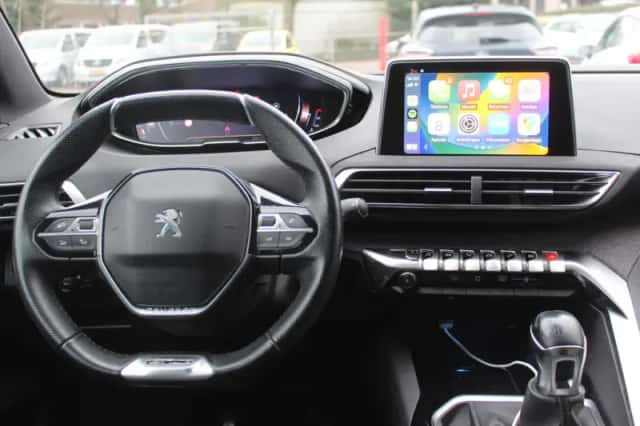 Peugeot 5008 (2017) thumbnail 8