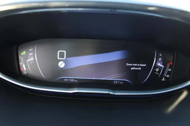 Peugeot 5008 (2017) thumbnail 9