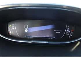 Peugeot 5008 (2017) thumbnail 9