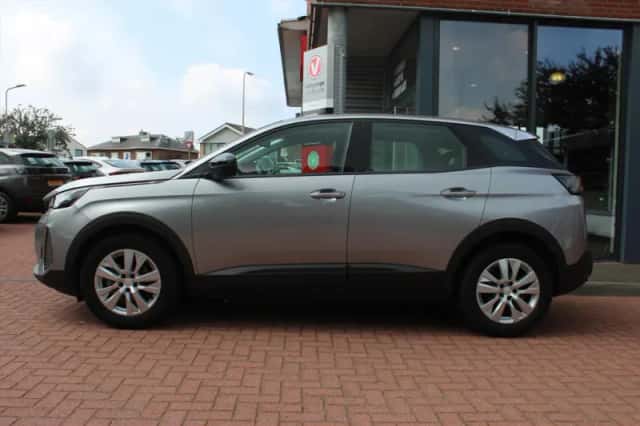 Peugeot 3008 (2022) thumbnail 2
