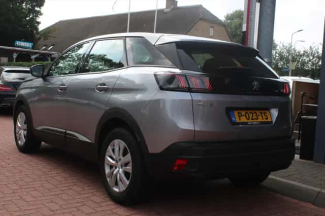 Peugeot 3008 (2022) thumbnail 3